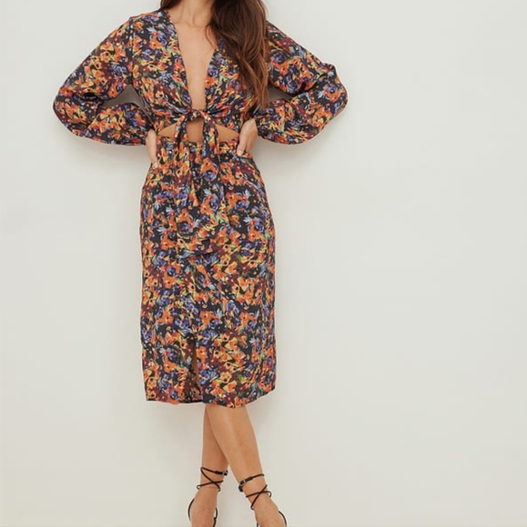 NA-KD Colorful Floral Tie-Front Midi Dress (US 32) - Picture 2 of 7
